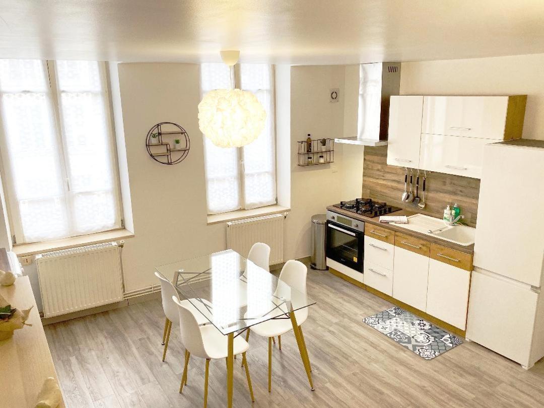 APPARTEMENT CHALEUREUX Wifi et parking gratuit Givet Eksteriør bilde